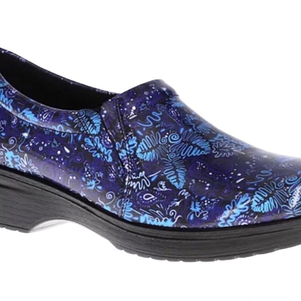 Easy Works by Easy Street Lyndee Women's Work Shoes Clogs Colorful Print Wide